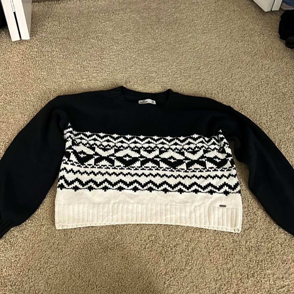 Hollister oversized cropped sweater - black and white